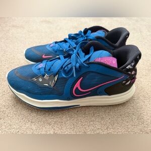 Nike Kyrie V
